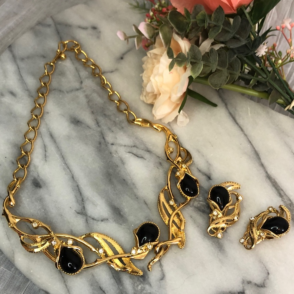 Vtg JOSE MARIA BARRERA Avon Granada necklace & clip on earrings statement set